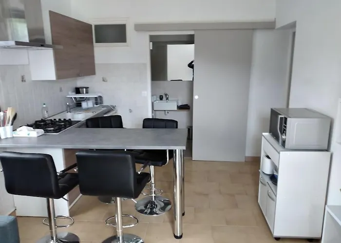 En Rez De Jardin Apartment *